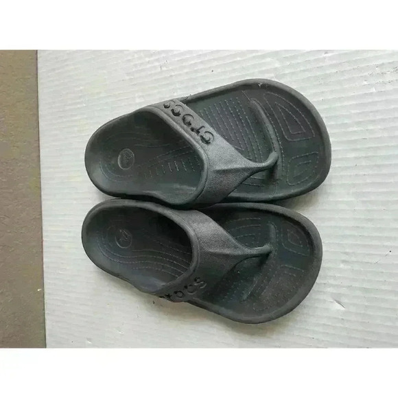 Crocs Kids Unisex Size 2 Classic Black Summer Flip Flop Boys Girls - Picture 2 of 7